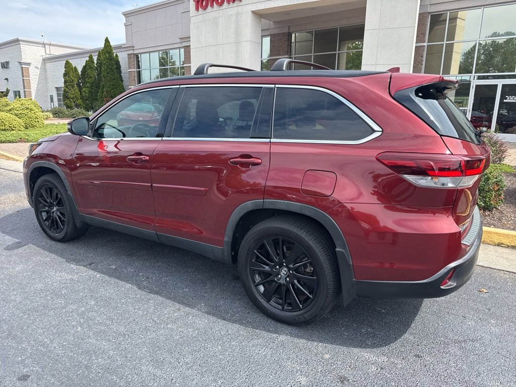 2019 Toyota Highlander SE photo 2