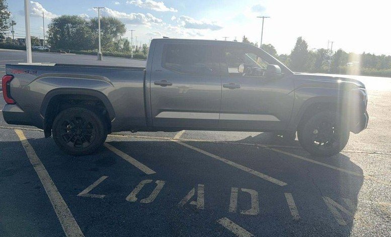 2023 Toyota Tundra SR5 CrewMax photo 3