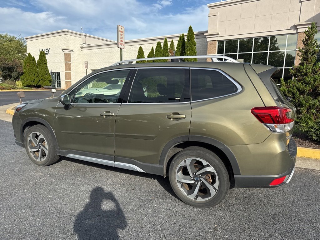 2022 Subaru Forester Touring photo 3