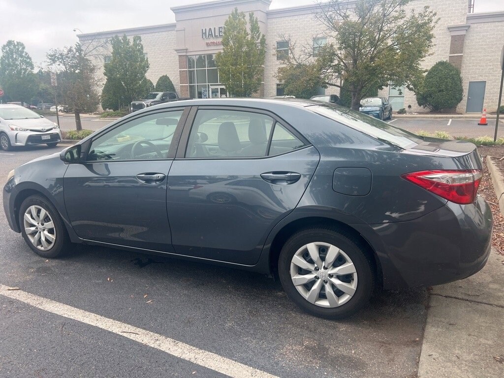 2016 Toyota Corolla LE photo 3