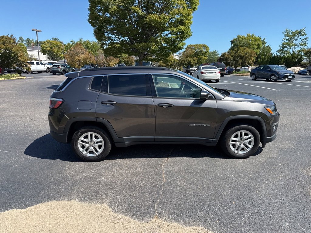 2019 Jeep Compass Sport photo 2