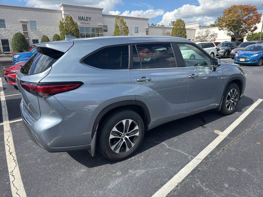 2023 Toyota Highlander XLE photo 3