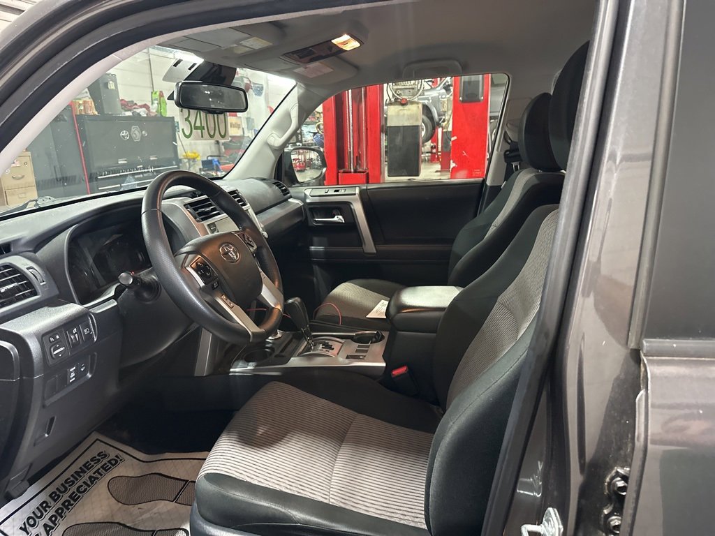 2022 Toyota 4Runner SR5 4WD photo 2