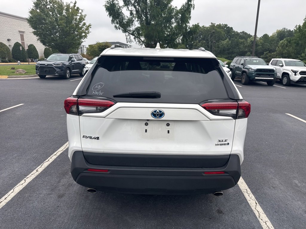 2024 Toyota RAV4 Hybrid XLE photo 4