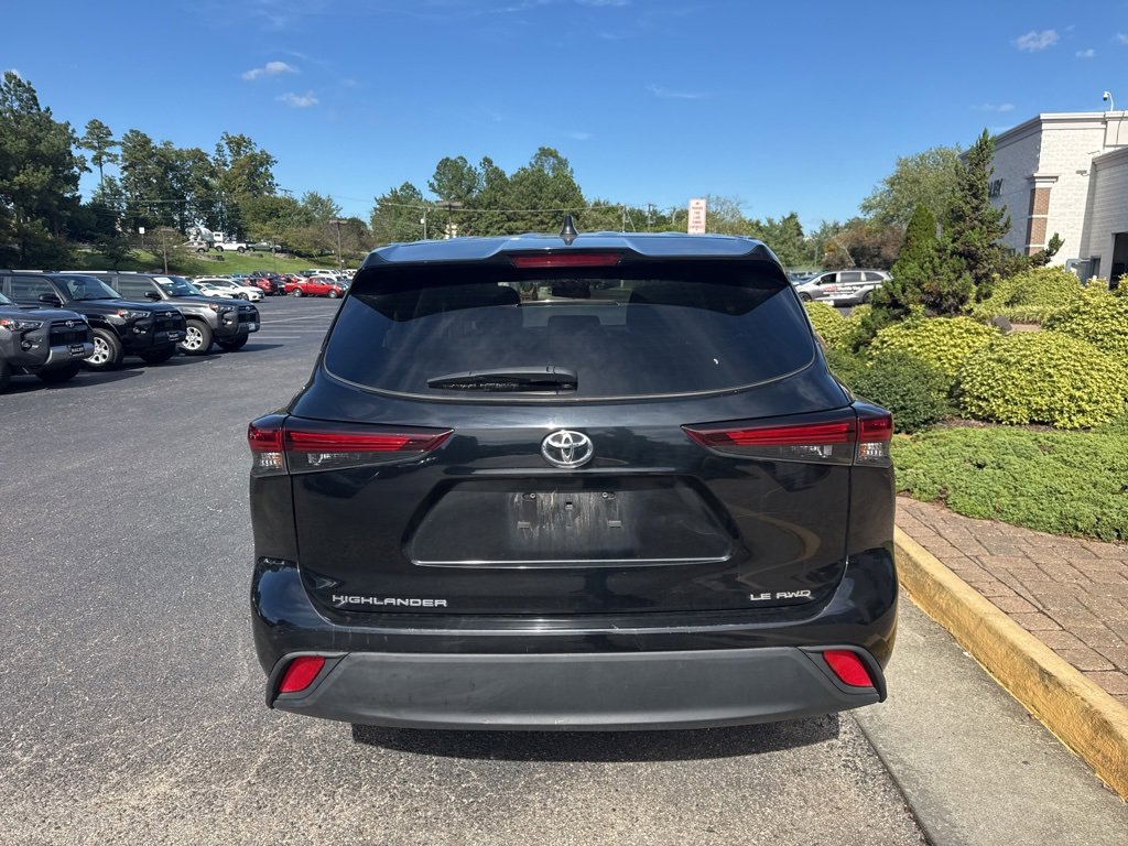 2024 Toyota Highlander LE photo 4