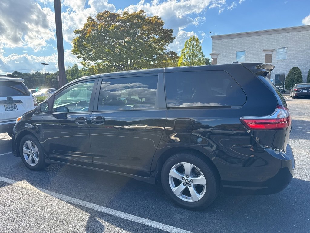 2020 Toyota Sienna L photo 4