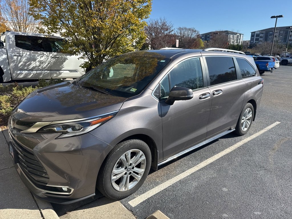 2023 Toyota Sienna Platinum photo 4