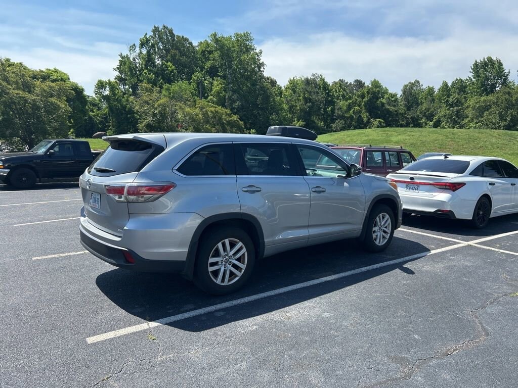 Used 2016 Toyota Highlander LE V6 SUV