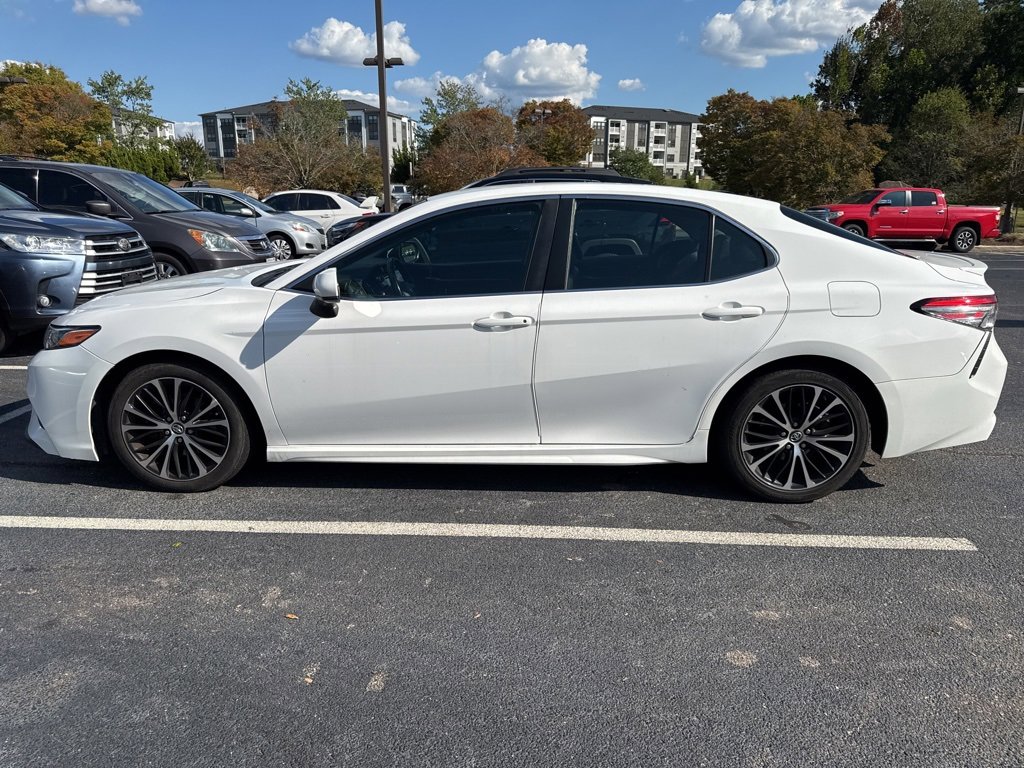 2018 Toyota Camry SE photo 4