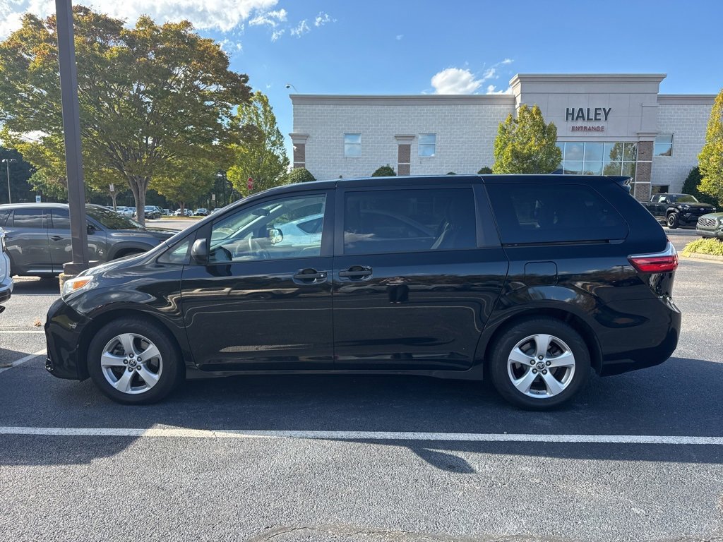 2020 Toyota Sienna L photo 3