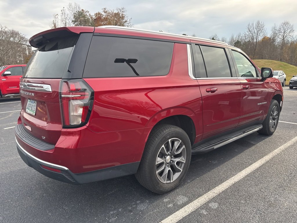 2021 Chevrolet Suburban LT photo 3