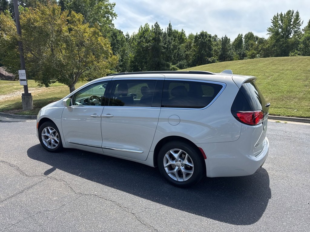 2017 Chrysler Pacifica Touring L photo 4