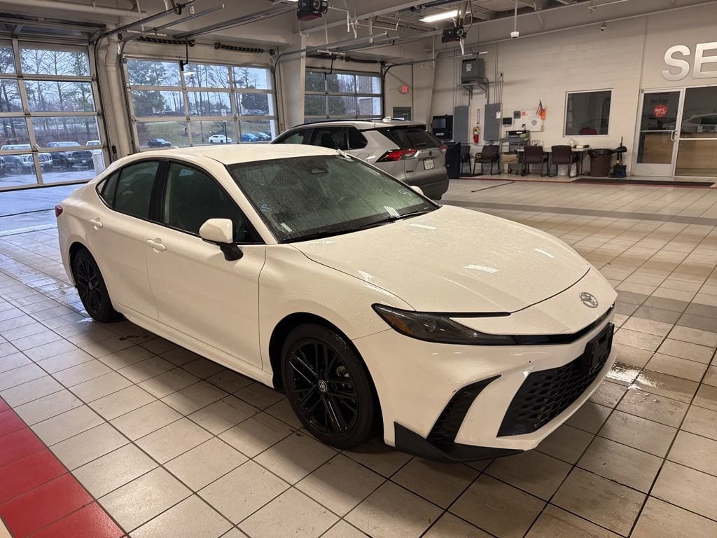 Used 2025 Toyota Camry SE Sedan