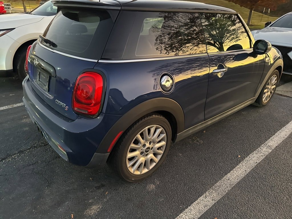 Used 2015 MINI Cooper Hardtop  Hatchback
