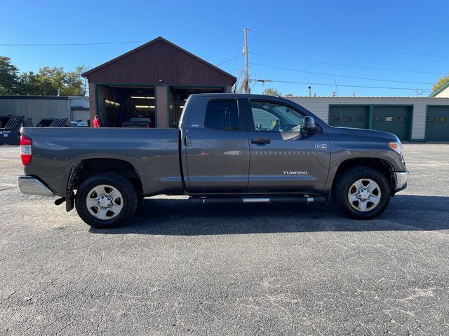 2016 Toyota Tundra SR5 Double Cab photo 2