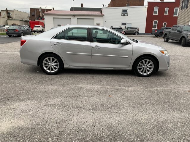 2014 Toyota Camry XLE photo 3