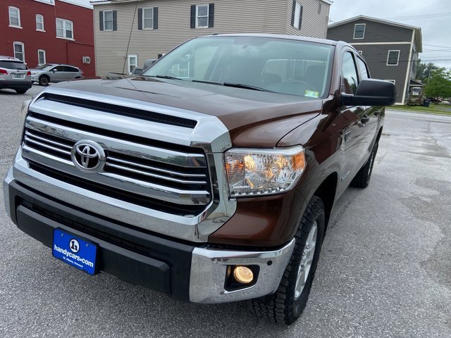 2017 Toyota Tundra SR5 photo 2