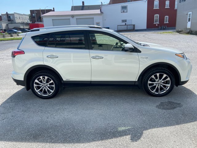 2016 Toyota RAV4 Hybrid Limited photo 3
