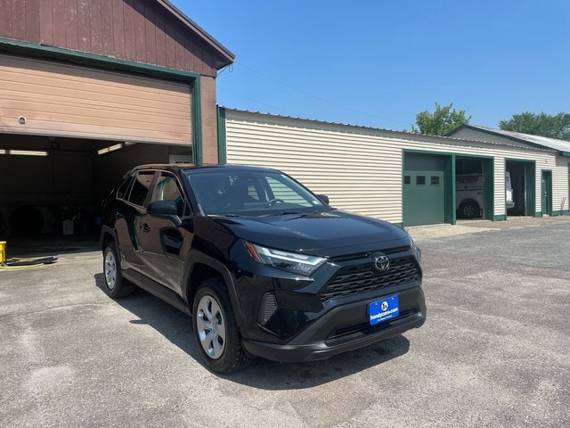 2023 Toyota RAV4 LE photo 3