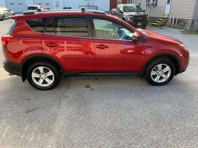 2014 Toyota RAV4 XLE photo 2