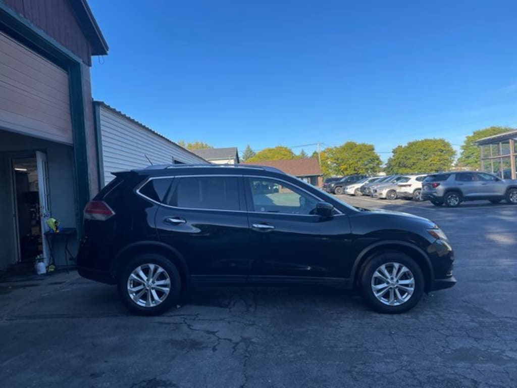 Used 2016 Nissan Rogue SV SUV