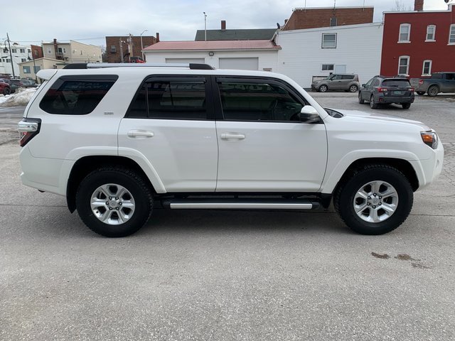 2019 Toyota 4Runner SR5 photo 2
