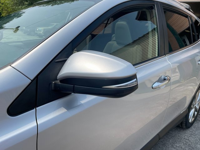2016 Toyota RAV4 Hybrid Limited photo 2