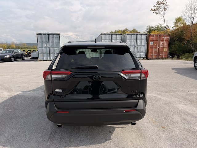 2025 Toyota RAV4 XLE photo 4