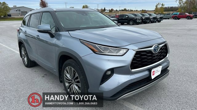 2021 Toyota Highlander Platinum's photo