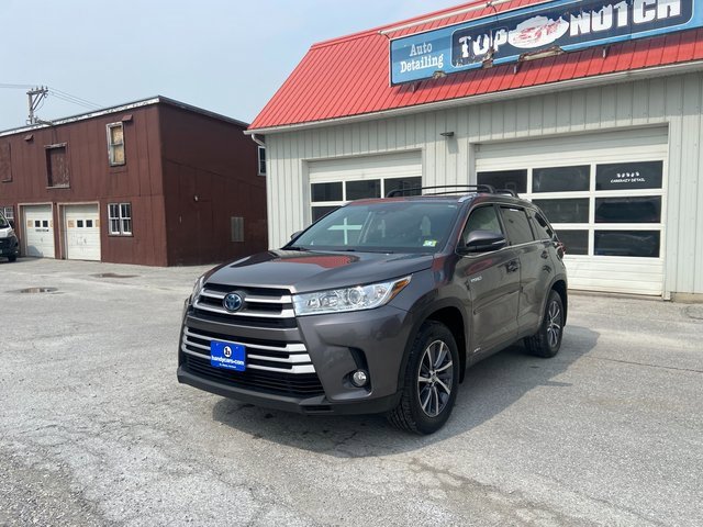Used 2018 Toyota Highlander XLE with VIN 5TDJGRFHXJS047021 for sale in Saint Albans, VT