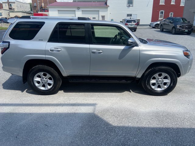 2022 Toyota 4Runner SR5 Premium photo 2