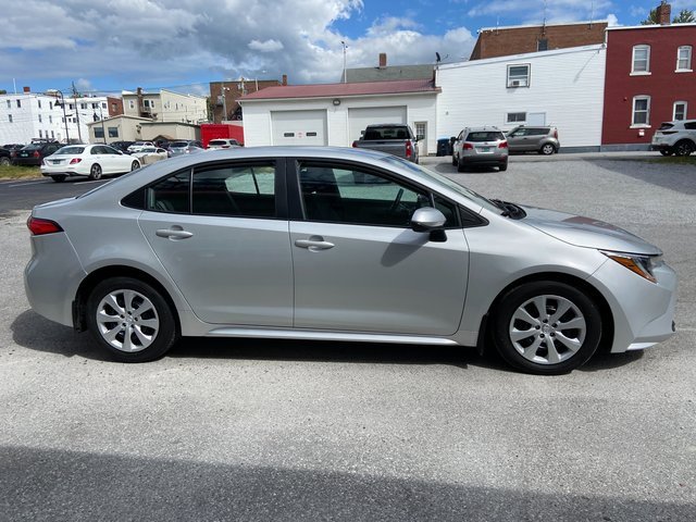 2023 Toyota Corolla LE photo 2