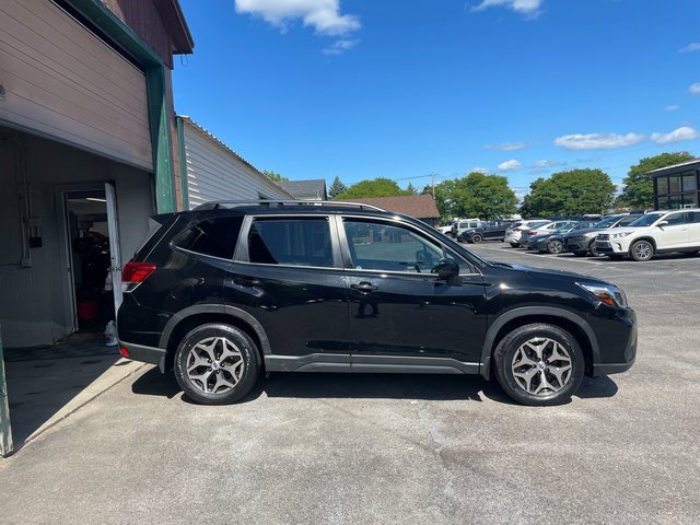 2020 Subaru Forester Premium photo 2