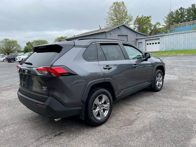 2022 Toyota RAV4 XLE photo 3