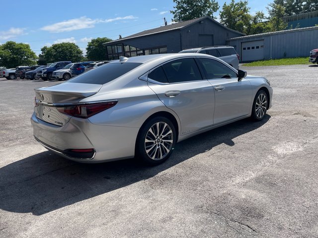 2019 Lexus ES 300h Luxury photo 3