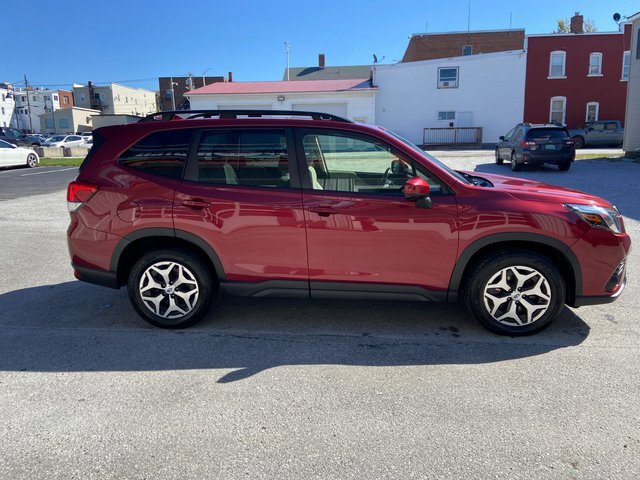 2022 Subaru Forester Premium photo 2