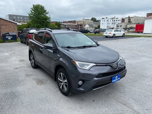 2017 Toyota RAV4 XLE photo 4
