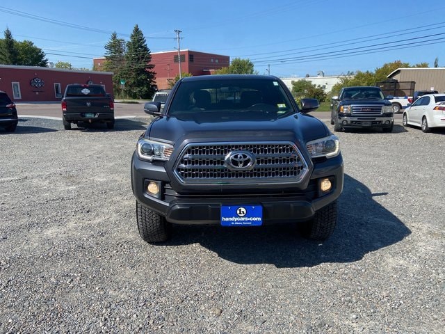 Used 2017 Toyota Tacoma TRD Off Road with VIN 3TMCZ5ANXHM051640 for sale in Saint Albans, VT