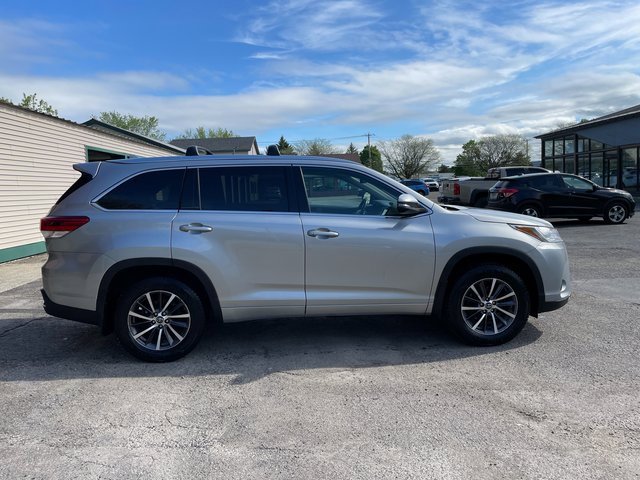 2017 Toyota Highlander XLE photo 2