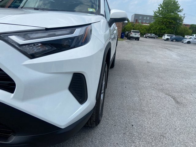 2023 Toyota RAV4 XLE photo 2