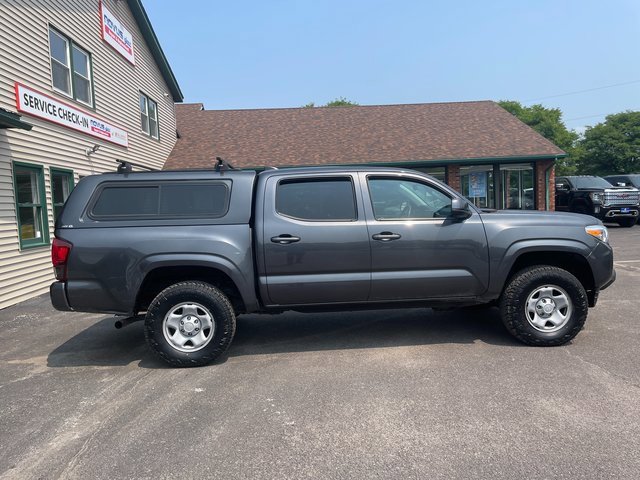 2022 Toyota Tacoma SR photo 2