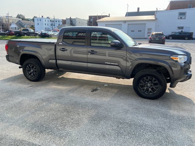 2021 Toyota Tacoma SR5 photo 2
