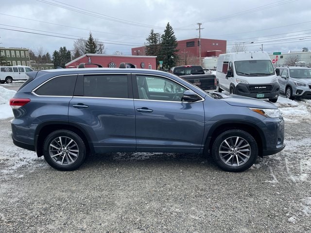 Used 2018 Toyota Highlander XLE with VIN 5TDJZRFH9JS880304 for sale in Saint Albans, VT