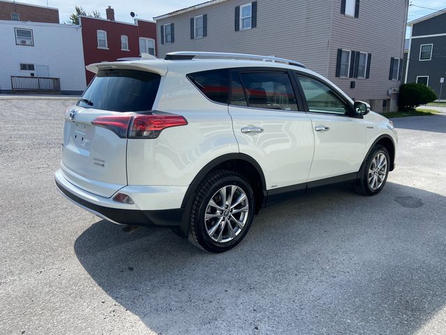 2016 Toyota RAV4 Hybrid Limited photo 4