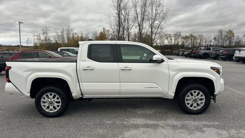 New 2025 Toyota Tacoma SR5 4X4 DOUBLE CAB