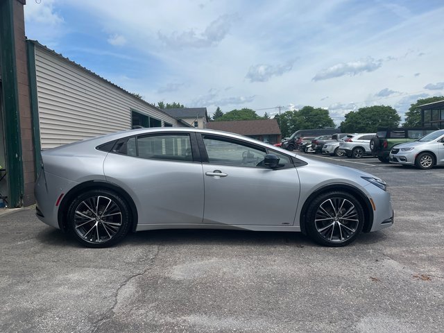 2024 Toyota Prius Limited photo 4