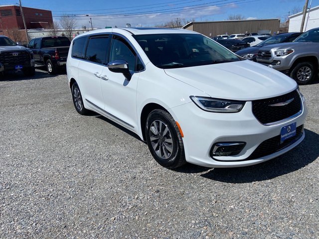 2023 Chrysler Pacifica Hybrid Limited photo 3
