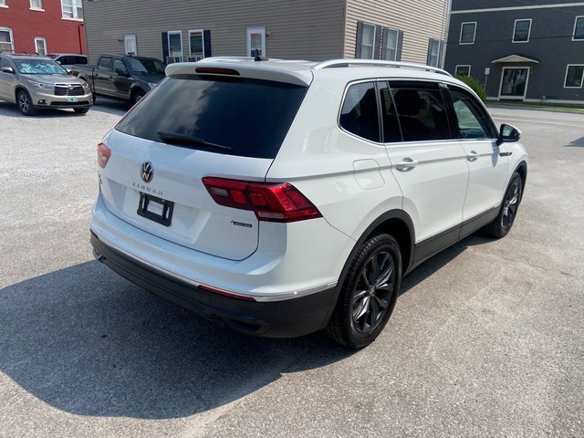 2022 Volkswagen Tiguan SE photo 2