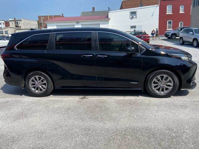 2021 Toyota Sienna XLE photo 4