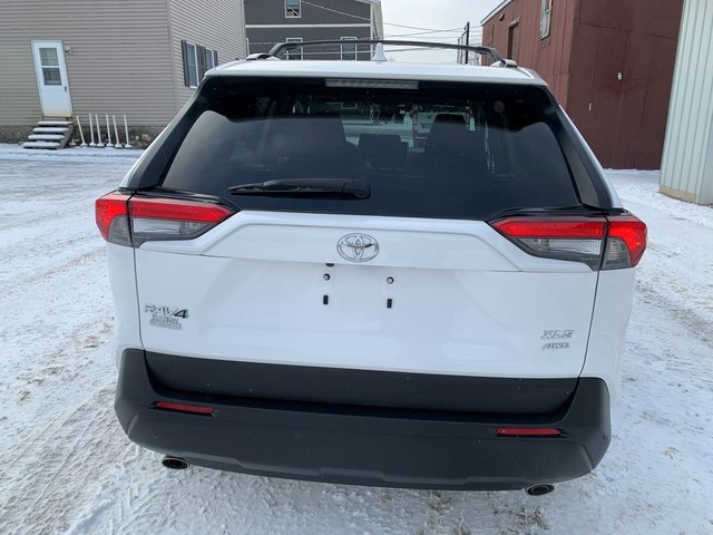 2022 Toyota RAV4 XLE photo 4